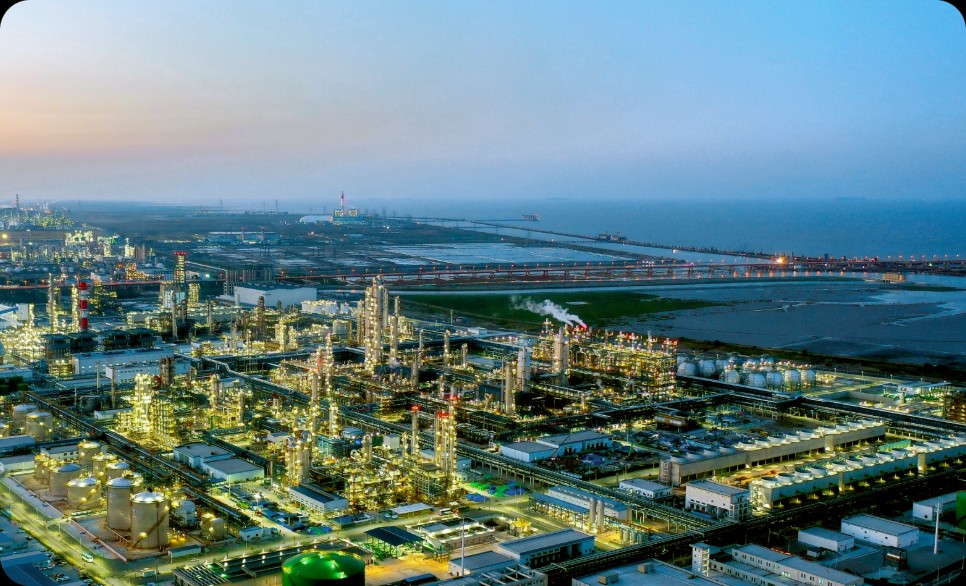 十大网赌靠谱网址技术“三位一体”AI巡检天团落地镇海炼化“巨无霸”罐区